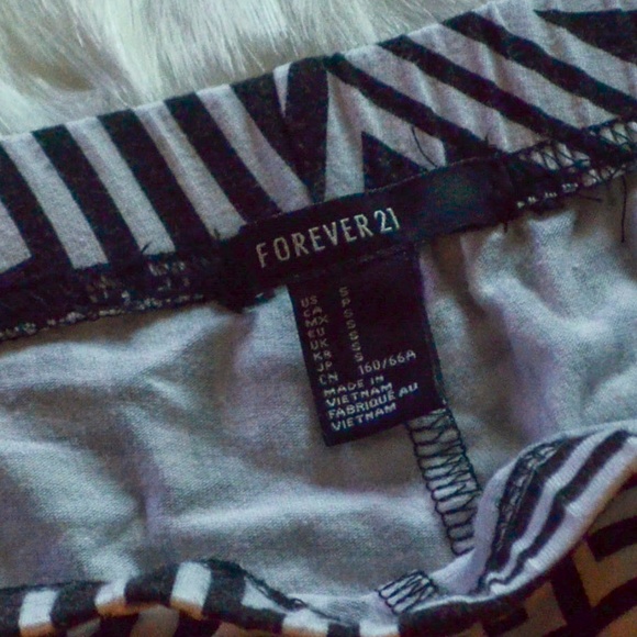 Black & White Patterned Leggings - Picture 3 of 3